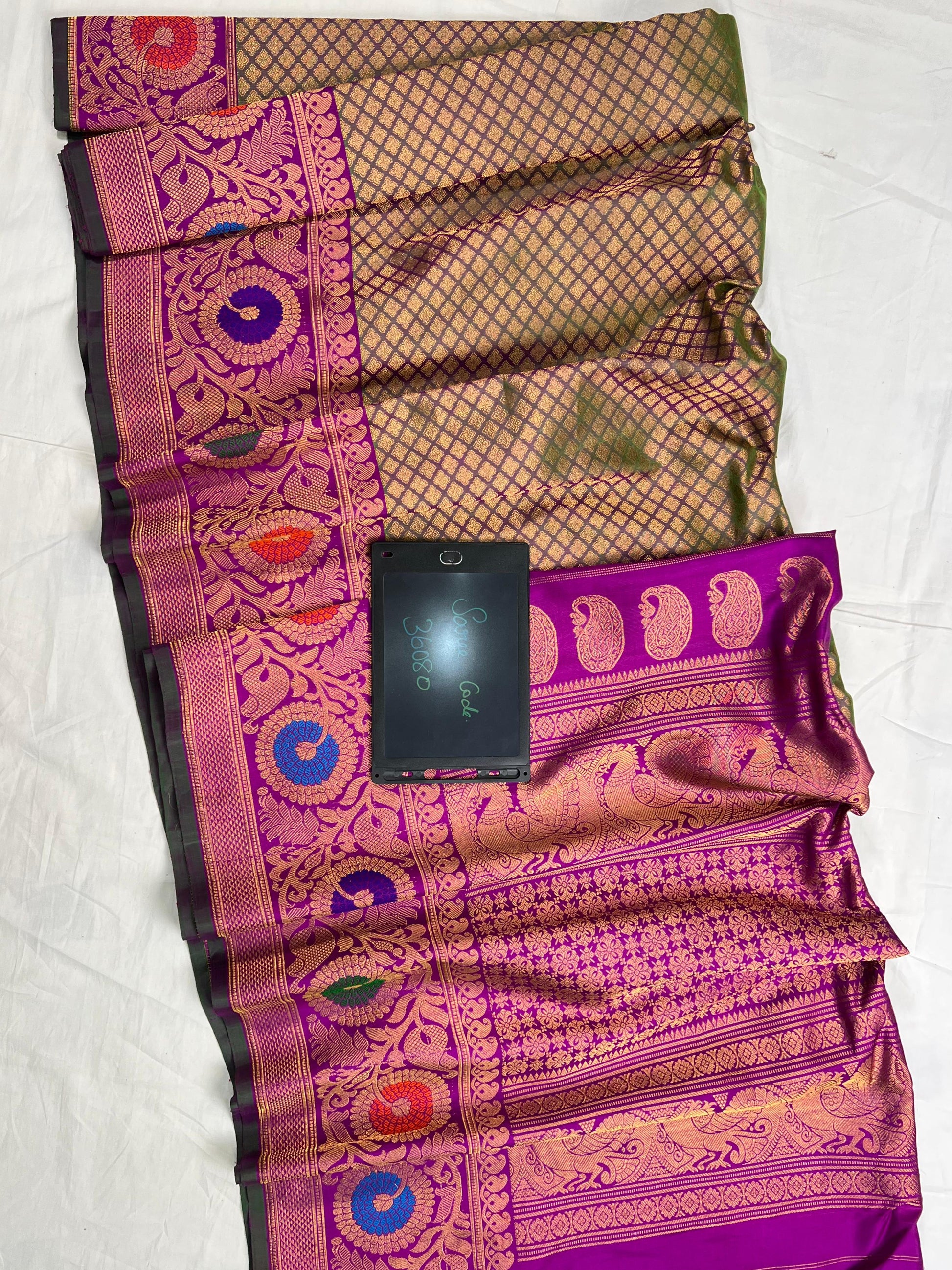 Purple Dual Tone Gadwal Pure Silk Handloom Meena Brocade Sarees With All Over Butta