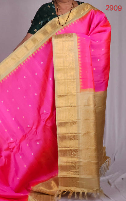 Handloom Gadwal pure silk sarees with kuttu borders contrast pallu and blouse........💛💛💛 Silk mark certified products Price : 23499+ ship each 👇