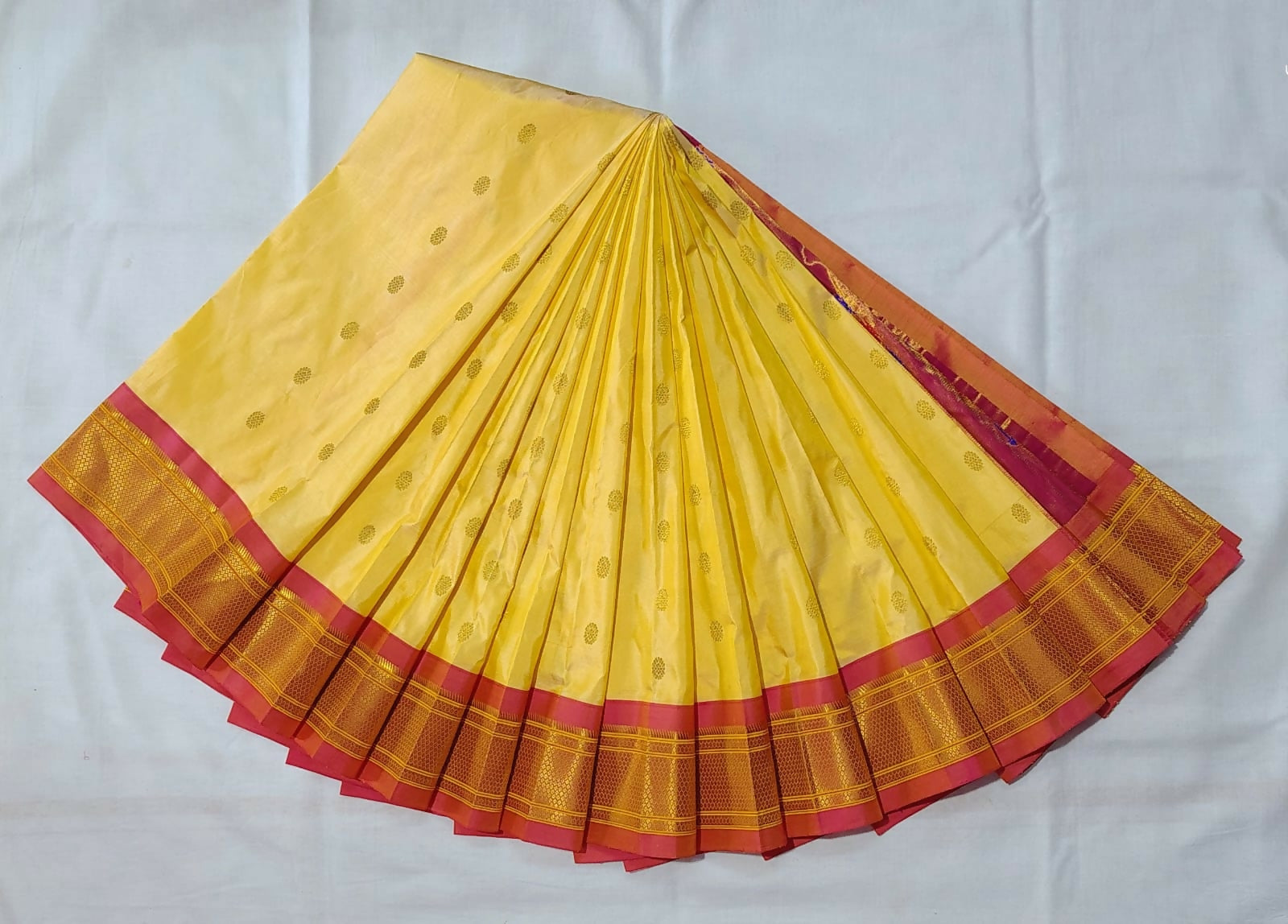 *Kalanjali pure silk paithani* 100% pure silk Handloom saree Allover butties Contrast blouse *Price : 23500/- + shipping*
