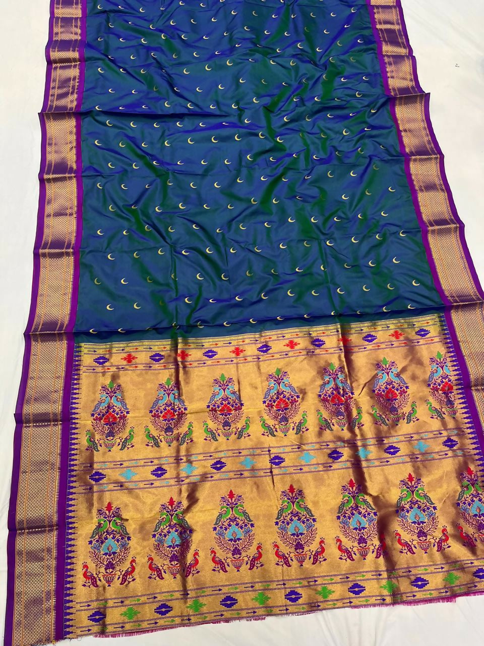 Handloom paithani