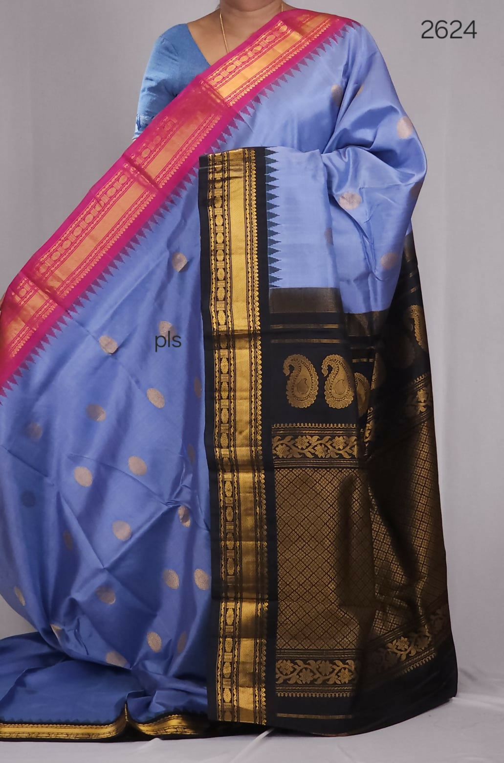 Handloom Gadwal pure silk sarees with kuttu borders contrast pallu and blouse........💛💛💛 Silk mark certified products Price : 23499+ ship each 👇
