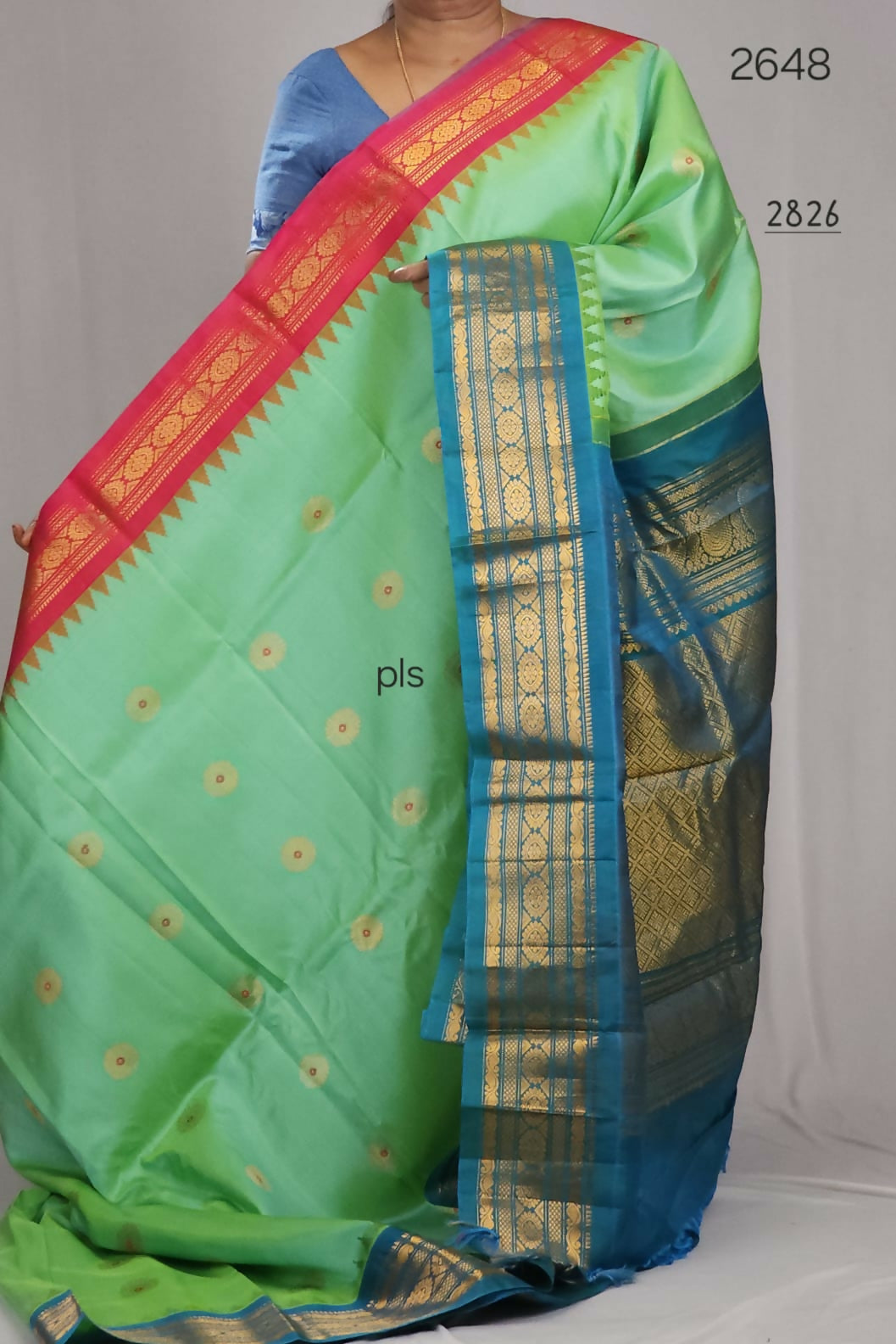 Handloom Gadwal pure silk sarees with kuttu borders contrast pallu and blouse........💛💛💛 Silk mark certified products Price : 23499+ ship each 👇