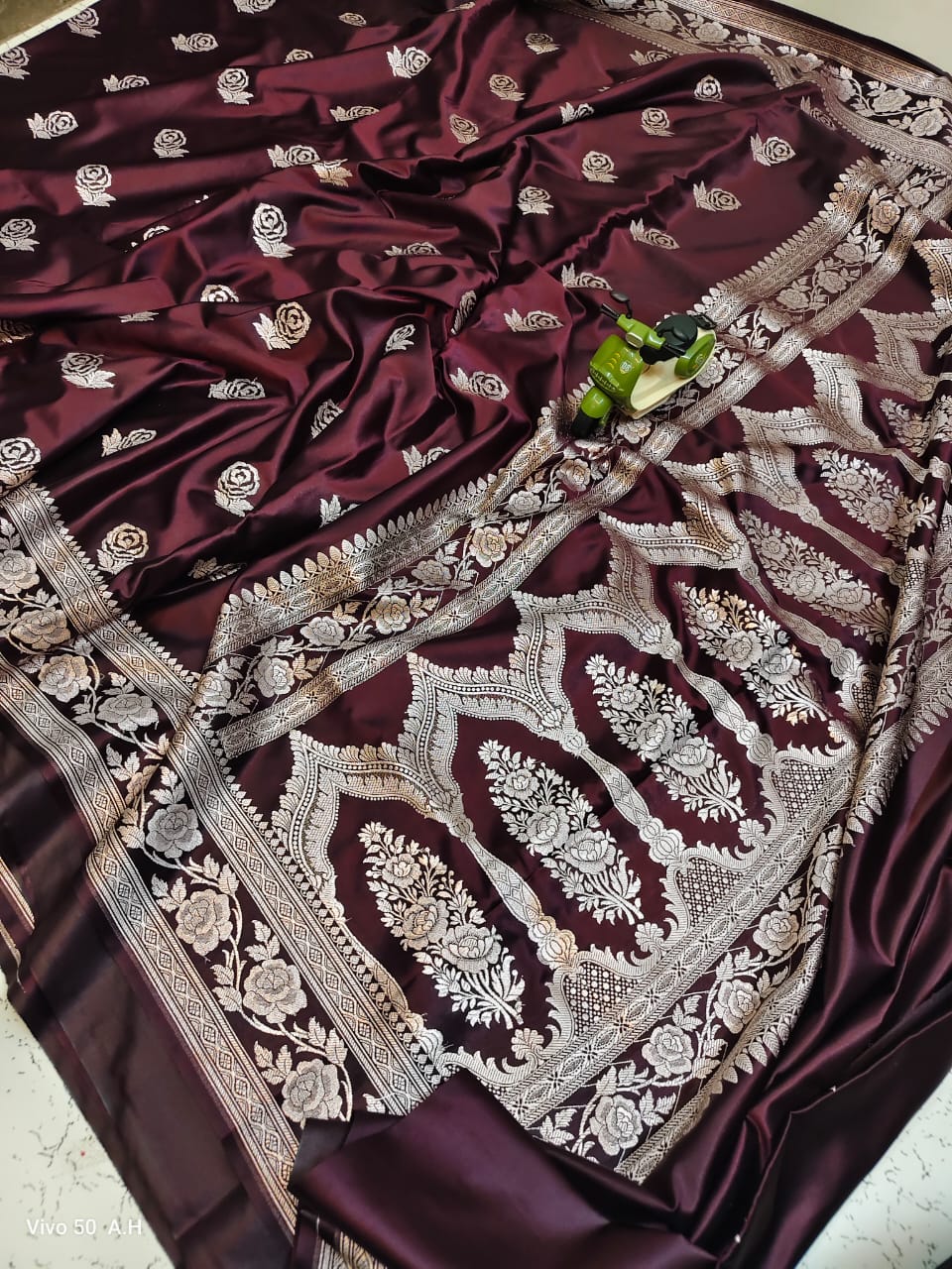 Brown Exclusive Banarasi Silk Sarees - Dailybuyys