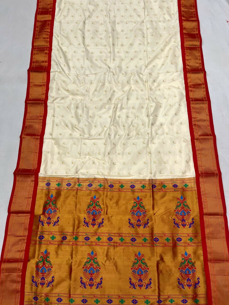 Handloom paithani