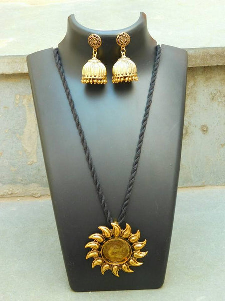 Gold finish necklace 2 Jewellery Sets
