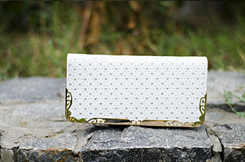 White Heart Clutches Get Extra 10% Discount on All Prepaid Transaction
