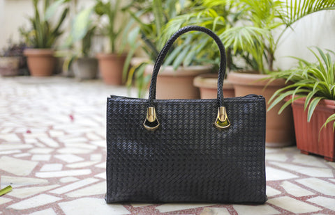 Black Checkered Totes Get Extra 10% Discount on All Prepaid Transaction