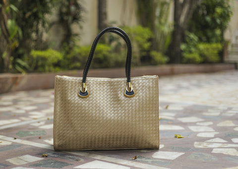 Golden Checkered Totes Get Extra 10% Discount on All Prepaid Transaction