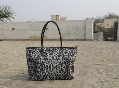 Grey Leopard Print Totes Get Extra 10% Discount on All Prepaid Transaction