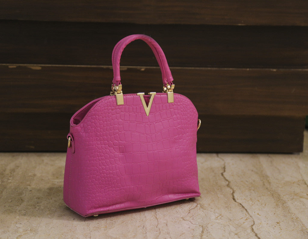 D Pink Medium Crock V Hand Bags