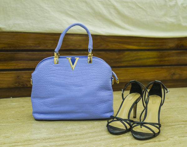 L Blue Medium Crock V Hand Bags