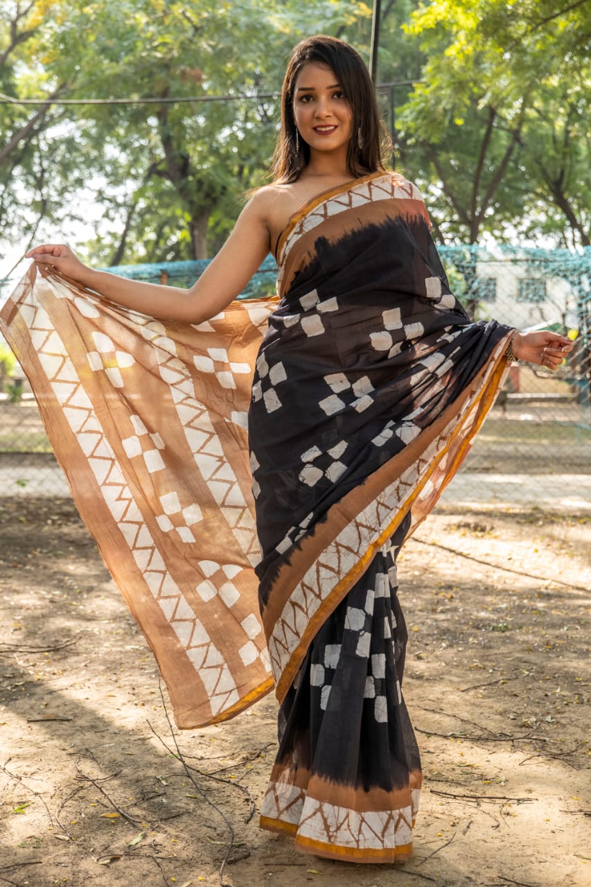 Multicolour & Golden Zari Border Pure Pure Cotton Mulmul Sarees