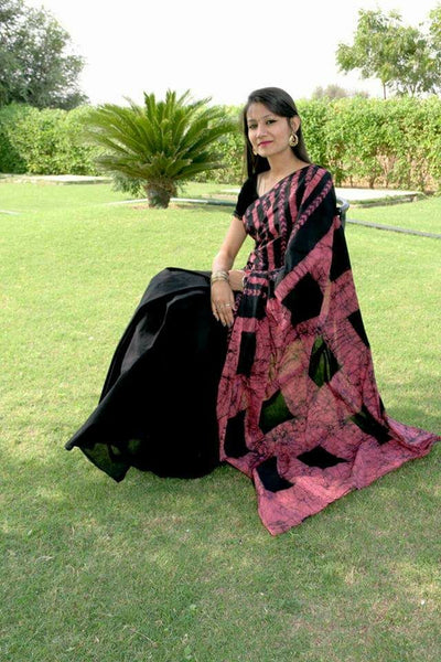 Black saree finished with gathers border - ANJUSHANKAR | Saree draping  styles, Saree look, Saree blouse designs
