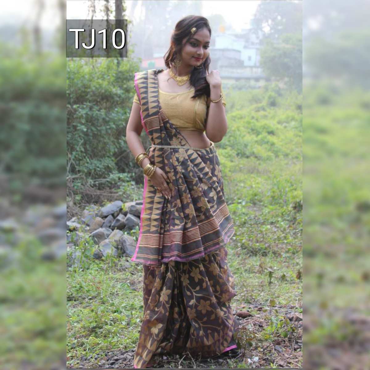 Beige Jamdani Sarees - Dailybuyys