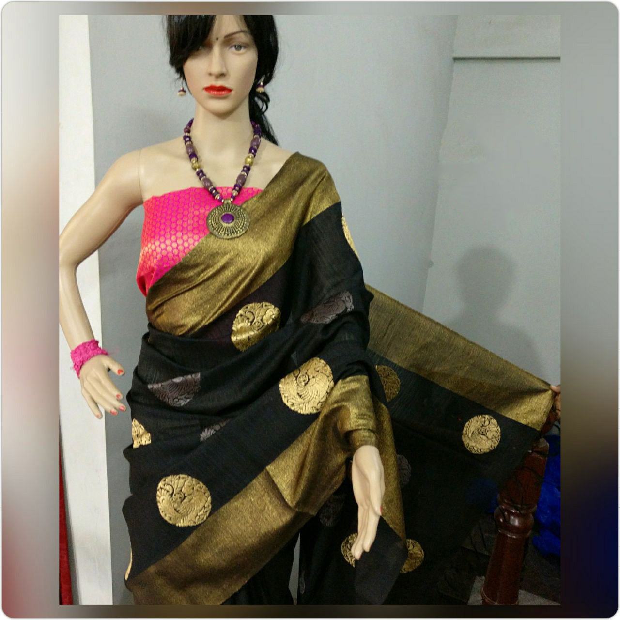 Black Red Banarasi Silk Sarees - Dailybuyys