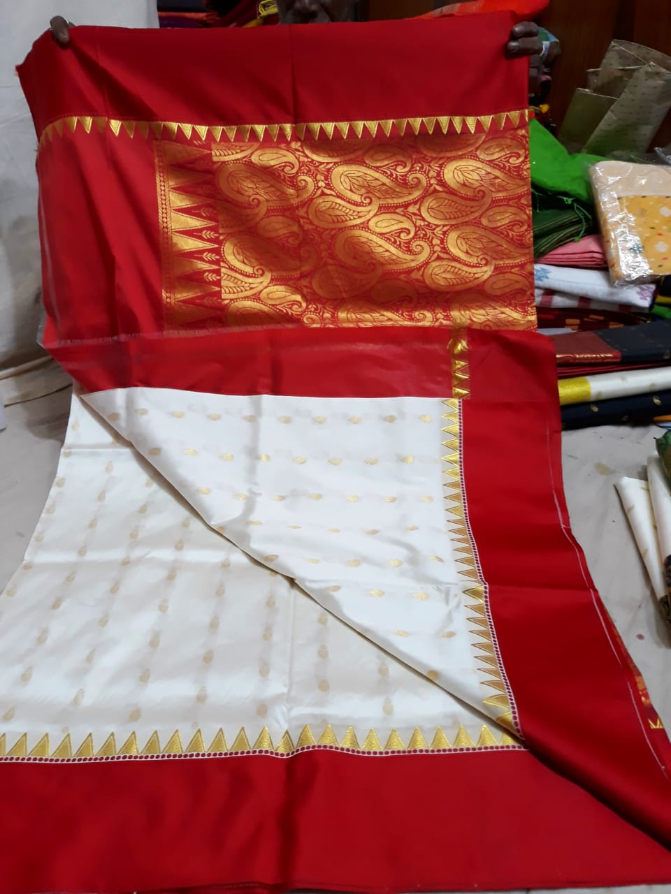 Red White Garad Silk Sarees - Dailybuyys