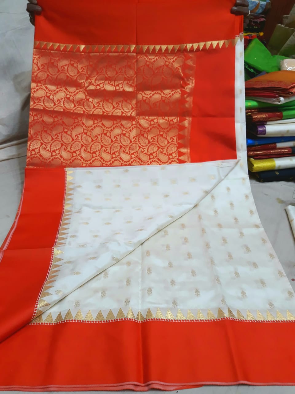 Red White Garad Silk Sarees - Dailybuyys