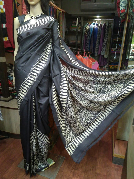Grey Block Printed Pure KK Silk Mark Certified Bishnupuri Silk Sarees - Dailybuyys