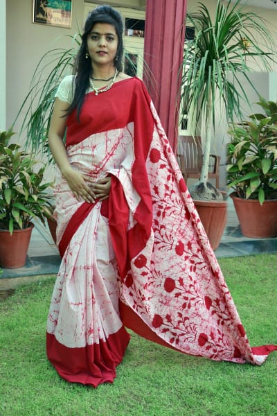 Red Beige Mulmul Batik Sarees - Dailybuyys
