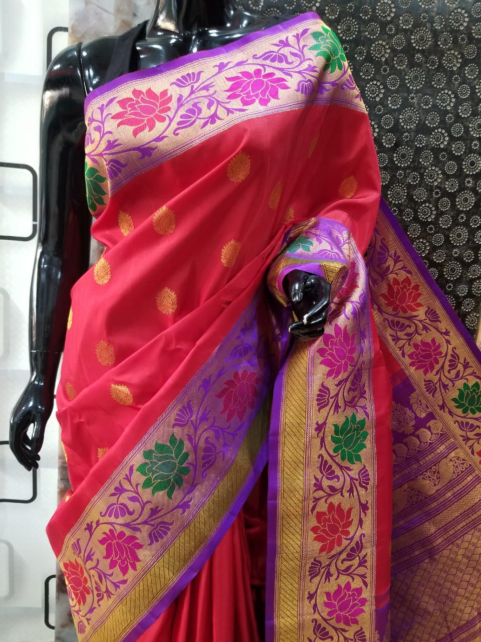 Red Gadwal Pure Silk Sarees - Dailybuyys