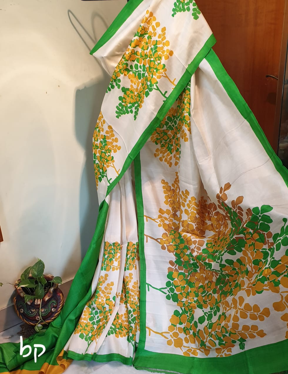 Hand Painted Silk Sarees – Page 2 – Picchika