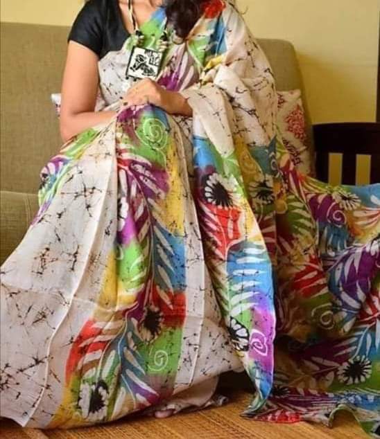 Beige Crack Wax Batik Hand Painted Pure Silk Mark Certified Bishnupuri Silk Sarees - Dailybuyys