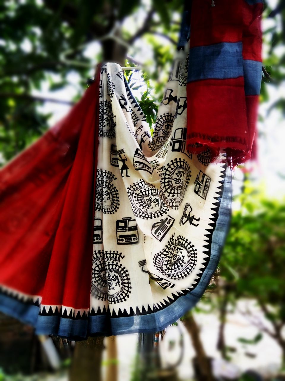 Red Beige Block Printed Pure Silk Mark Certified Bishnupuri Silk Sarees - Dailybuyys